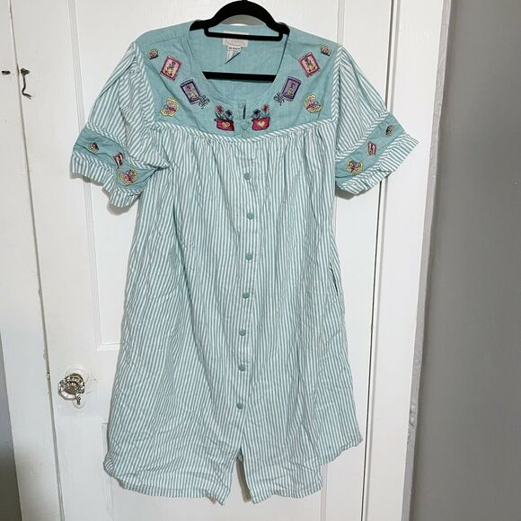 Vintage Housecoat Large Blue Stripe Embroidered Flower Cottage Snap Pockets - Picture 1 of 4